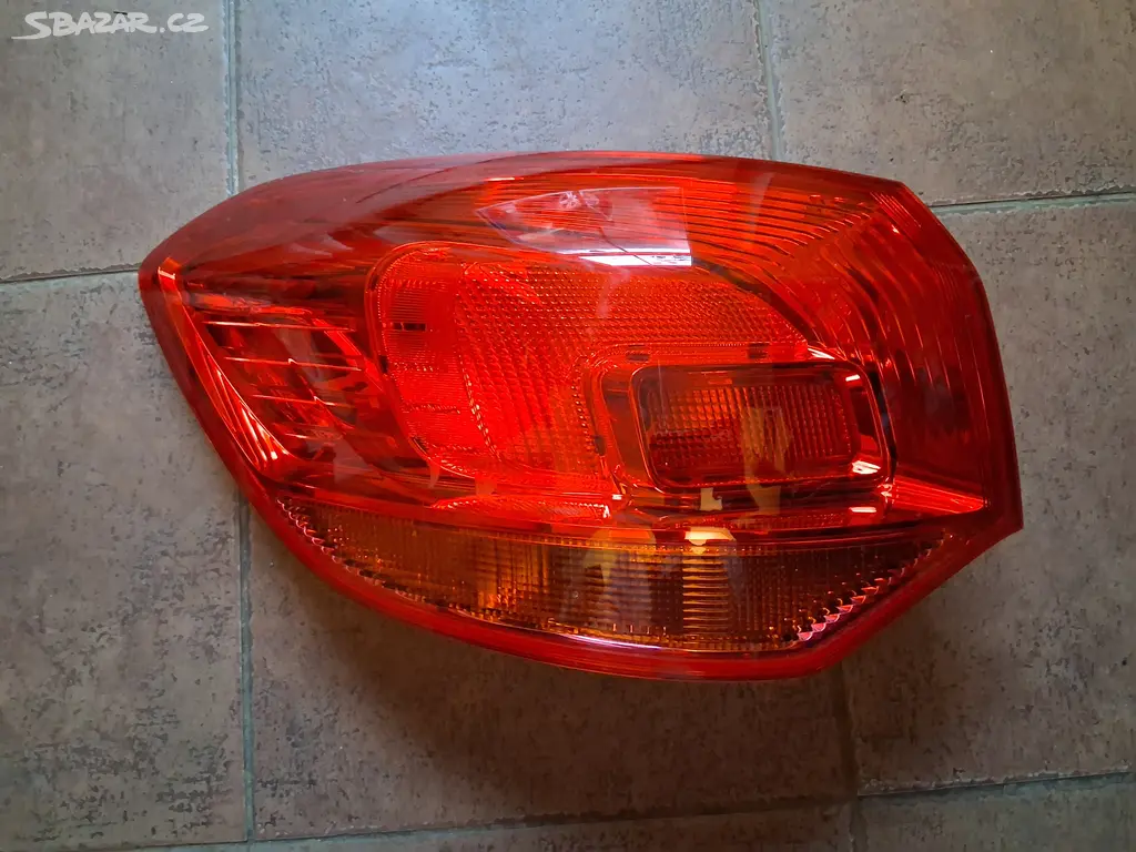 Náhled: Opel Astra j combi zadní svetlo